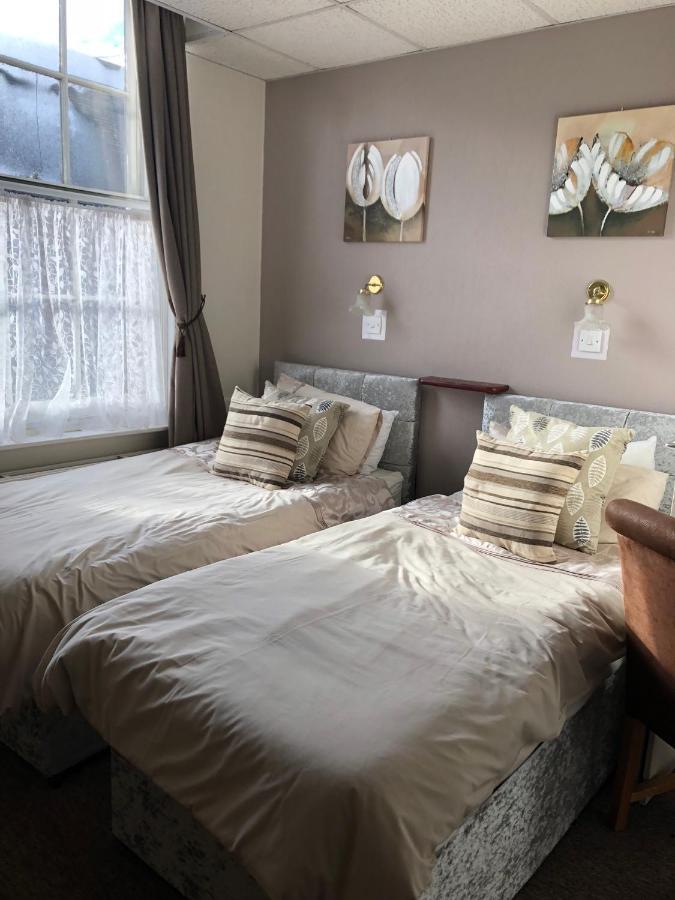 The Crown In Bed and Breakfast Fordingbridge Buitenkant foto